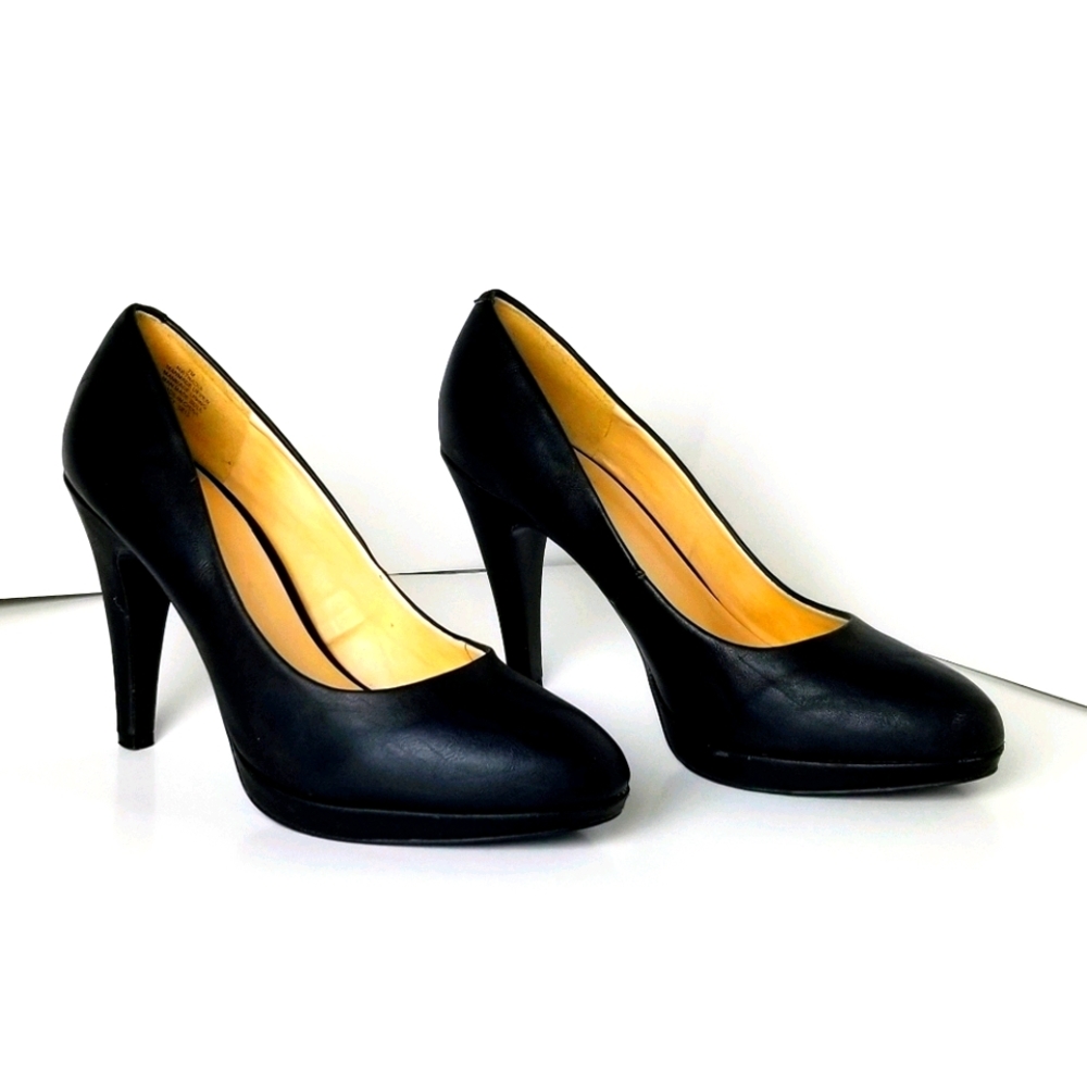 Nine West Nadia 7M Black Pump 4 inch Heel